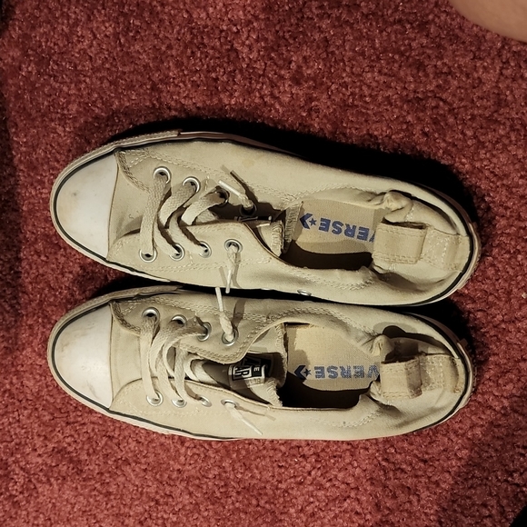 White converse - Picture 1 of 3